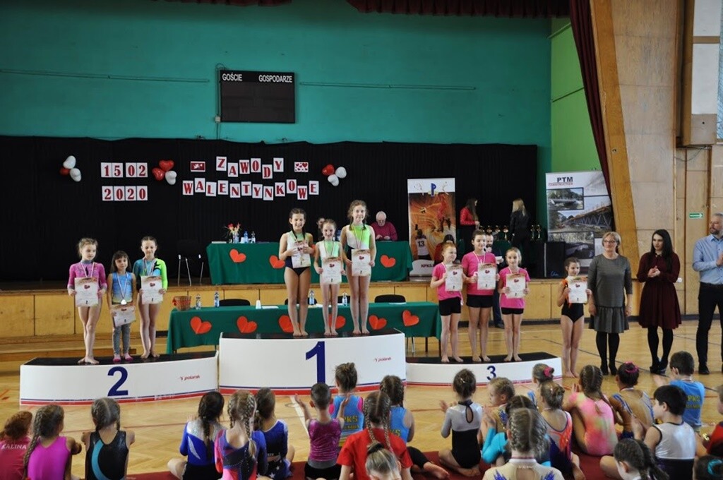 Ponad 120 zawodników akrobatyki w ostatnią sobotę przedłużyło sobie świętowanie dnia św. Walentego przez udział w Zawodach Walentynkowych w Rudzie Śląskiej.