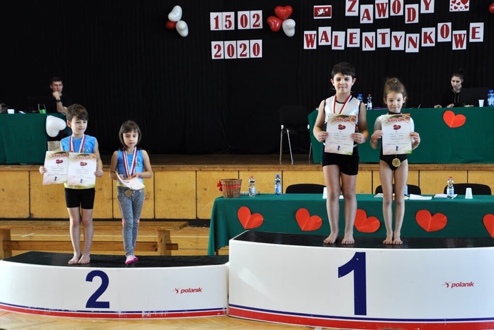 Ponad 120 zawodników akrobatyki w ostatnią sobotę przedłużyło sobie świętowanie dnia św. Walentego przez udział w Zawodach Walentynkowych w Rudzie Śląskiej.