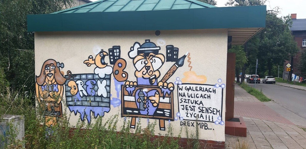 Graffiti i pseudograffiti pokrywa wiele elewacji w Rudzie Śląskiej. Niedawno mundurowi z drogówki zatrzymali „nocnego artystę”, który odpowie za zniszczenie mienia i pokrycie elewacji Szkoły Muzycznej malunkami. W zapobieganie aktom wandalizmu w mieście w postaci pseudograffiti włączyli się także społecznicy z grupy „Pogromcy Bazgrołów - Ruda Śląska". Zdjęcia pochodzą od grupy "Pogromcy Bazgrołów".