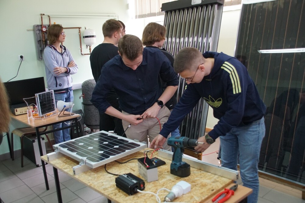 Doświadczenia, własnoręczne eksperymenty, praktyczne wskazówki i nowinki techniczne – to tylko niektóre atrakcje warsztatów naukowych w rudzkim "Koperniku".