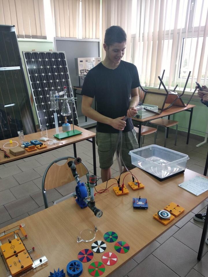 "Zaplanuj swoją przyszłość na 6!" - pod takim hasłem odbyły się w Zespole Szkół nr 6 im. M. Kopernika warsztaty naukowe online skierowane do uczniów ósmych SP nr 13.