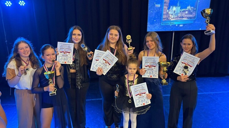 Wesołe Nutki z Żor triumfują na festiwalu w Pradze – 9 pucharów, w tym GRAND PRIX!