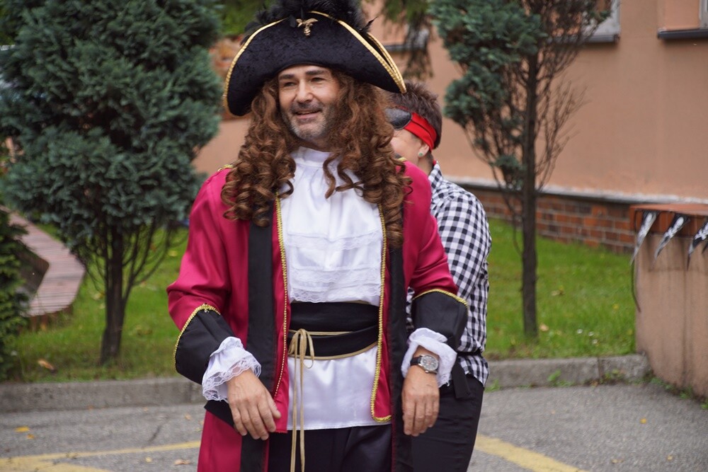 Wspólna zabawa, harcerskie przyśpiewki, wielkie ognisko i piraci – to tylko niektóre atrakcje, jakie czekały na podopiecznych Ośrodka Adaptacyjnego dla Dzieci Niepełnosprawnych w Bykowinie. Na terenie placówki odbył się już ósmy "Wieczór Harcerski”, który zgromadził dzieciaki, ich rodziców oraz przyjaciół.