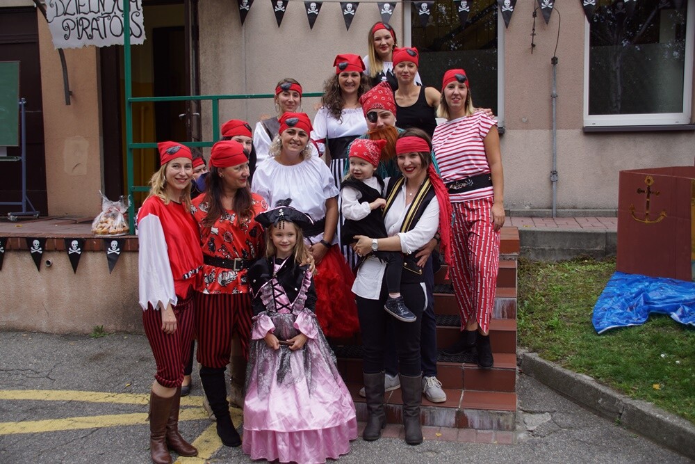 Wspólna zabawa, harcerskie przyśpiewki, wielkie ognisko i piraci – to tylko niektóre atrakcje, jakie czekały na podopiecznych Ośrodka Adaptacyjnego dla Dzieci Niepełnosprawnych w Bykowinie. Na terenie placówki odbył się już ósmy "Wieczór Harcerski”, który zgromadził dzieciaki, ich rodziców oraz przyjaciół.