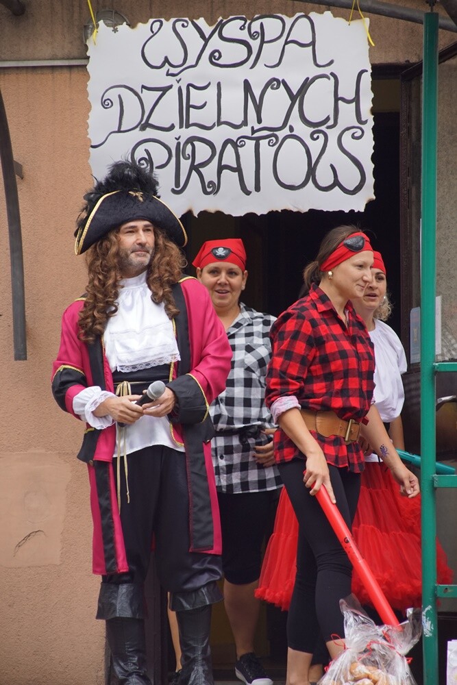 Wspólna zabawa, harcerskie przyśpiewki, wielkie ognisko i piraci – to tylko niektóre atrakcje, jakie czekały na podopiecznych Ośrodka Adaptacyjnego dla Dzieci Niepełnosprawnych w Bykowinie. Na terenie placówki odbył się już ósmy "Wieczór Harcerski”, który zgromadził dzieciaki, ich rodziców oraz przyjaciół.