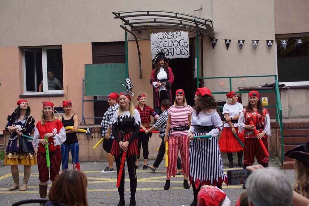 Wspólna zabawa, harcerskie przyśpiewki, wielkie ognisko i piraci – to tylko niektóre atrakcje, jakie czekały na podopiecznych Ośrodka Adaptacyjnego dla Dzieci Niepełnosprawnych w Bykowinie. Na terenie placówki odbył się już ósmy "Wieczór Harcerski”, który zgromadził dzieciaki, ich rodziców oraz przyjaciół.