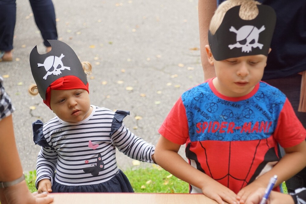 Wspólna zabawa, harcerskie przyśpiewki, wielkie ognisko i piraci – to tylko niektóre atrakcje, jakie czekały na podopiecznych Ośrodka Adaptacyjnego dla Dzieci Niepełnosprawnych w Bykowinie. Na terenie placówki odbył się już ósmy "Wieczór Harcerski”, który zgromadził dzieciaki, ich rodziców oraz przyjaciół.