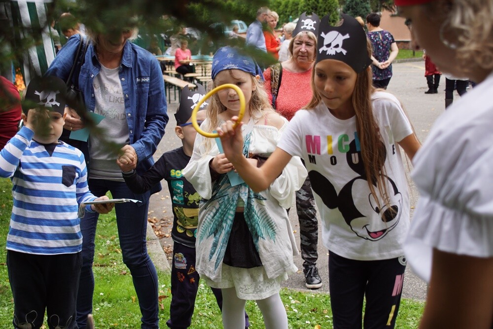 Wspólna zabawa, harcerskie przyśpiewki, wielkie ognisko i piraci – to tylko niektóre atrakcje, jakie czekały na podopiecznych Ośrodka Adaptacyjnego dla Dzieci Niepełnosprawnych w Bykowinie. Na terenie placówki odbył się już ósmy "Wieczór Harcerski”, który zgromadził dzieciaki, ich rodziców oraz przyjaciół.