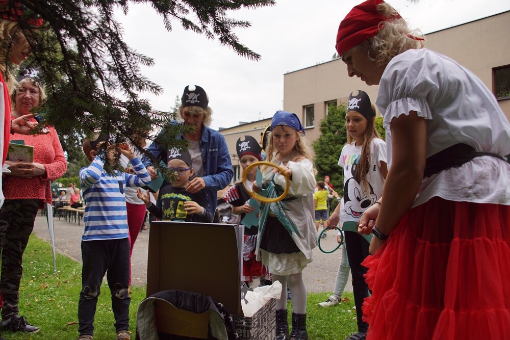 Wspólna zabawa, harcerskie przyśpiewki, wielkie ognisko i piraci – to tylko niektóre atrakcje, jakie czekały na podopiecznych Ośrodka Adaptacyjnego dla Dzieci Niepełnosprawnych w Bykowinie. Na terenie placówki odbył się już ósmy "Wieczór Harcerski”, który zgromadził dzieciaki, ich rodziców oraz przyjaciół.
