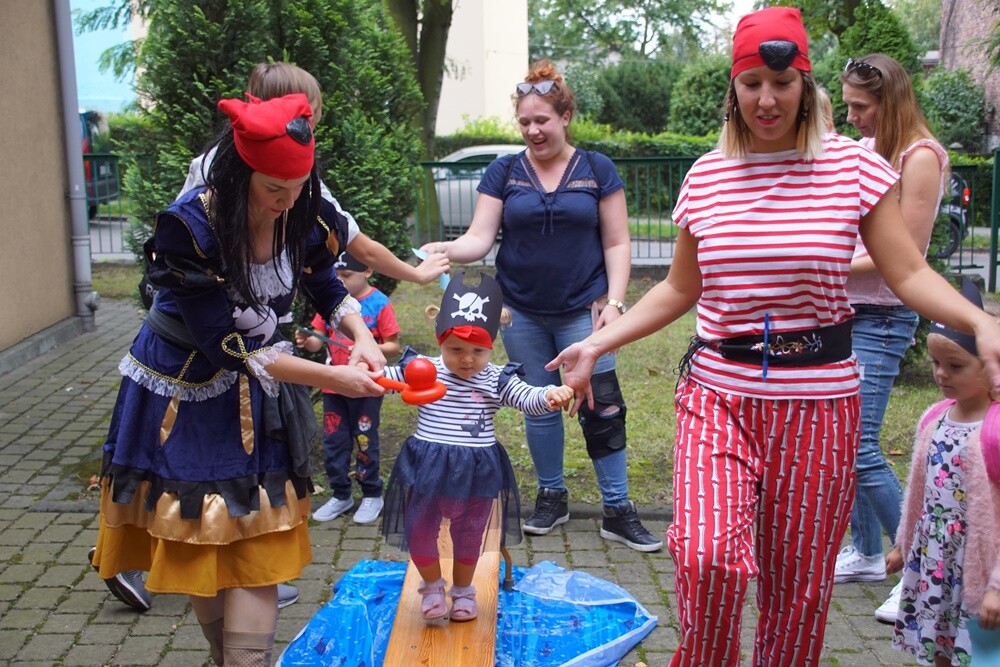 Wspólna zabawa, harcerskie przyśpiewki, wielkie ognisko i piraci – to tylko niektóre atrakcje, jakie czekały na podopiecznych Ośrodka Adaptacyjnego dla Dzieci Niepełnosprawnych w Bykowinie. Na terenie placówki odbył się już ósmy "Wieczór Harcerski”, który zgromadził dzieciaki, ich rodziców oraz przyjaciół.