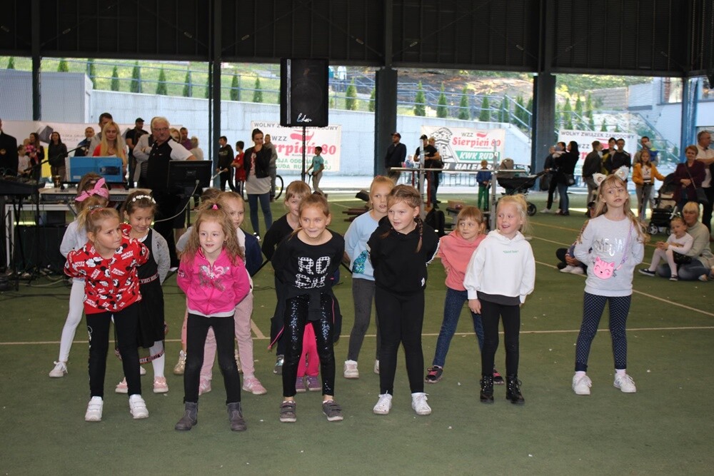 Wczoraj odbyła się druga w historii Rudy Śląskiej Charytatywna Wielka Gala Sportów Siłowych i Sportów Walki! Na Burloch Arenie w Orzegowie zaprezentowały się rudzkie i śląskie kluby sportowe po to, żeby pomóc w leczeniu Kamila Pieloka.