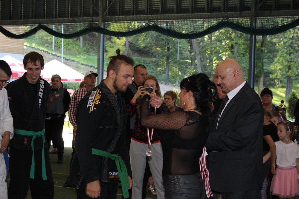 Wczoraj odbyła się druga w historii Rudy Śląskiej Charytatywna Wielka Gala Sportów Siłowych i Sportów Walki! Na Burloch Arenie w Orzegowie zaprezentowały się rudzkie i śląskie kluby sportowe po to, żeby pomóc w leczeniu Kamila Pieloka.