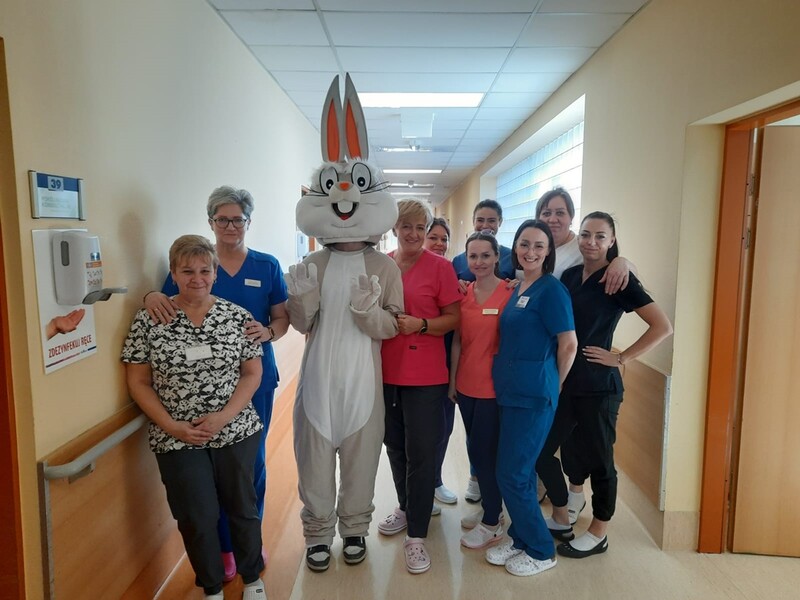 Wielkanocny zajączek w szpitalu w Rudzie Śląskiej [ZDJĘCIA]