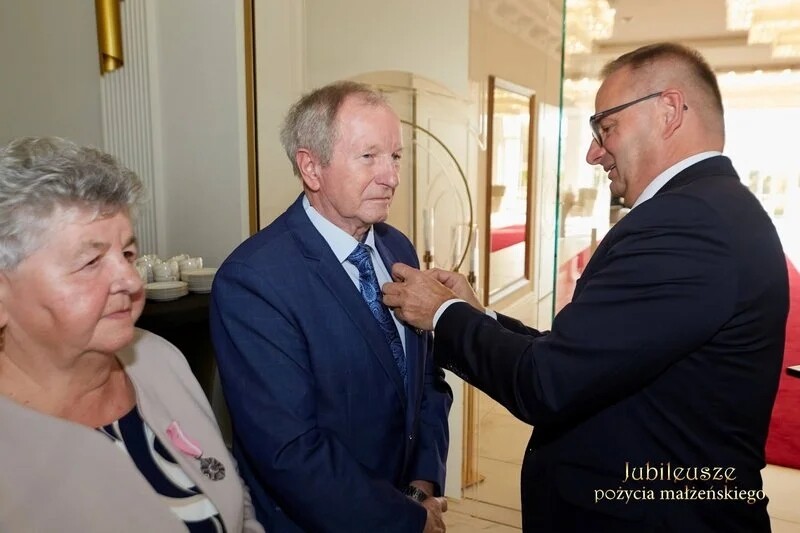 Prezydent Waldemar Socha uhonorował jubilatów obchodzących 50., 60., 65. i 70. rocznicę ślubu / fot. UM Żory