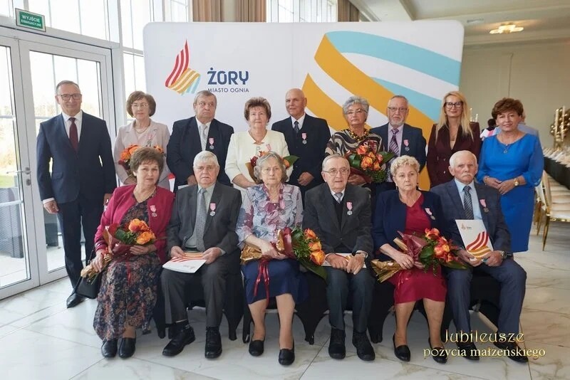Prezydent Waldemar Socha uhonorował jubilatów obchodzących 50., 60., 65. i 70. rocznicę ślubu / fot. UM Żory