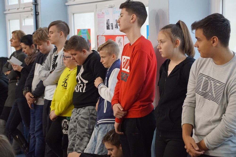 Anita Włodarczyk odwiedziła dziś Rudę Śląską! Polska lekkoatletka, dwukrotna złota medalistka igrzysk olimpijskich, czterokrotna mistrzyni świata oraz wielokrotna rekordzistka świata, Europy i kraju w rzucie młotem rozmawiała dzisiaj z uczniami Szkoły Podstawowej Sportowej nr 15 w Halembie.