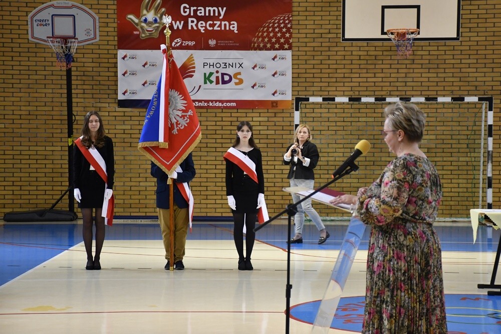 Budowa nowej siedziby Szkoły Podstawowej nr 17 idzie pełną parą! Dziś w placówce odbyła się uroczystość wmurowania Kapsuły Czasu, do której włożono m.in. listy uczniów, filmy, nagrania i zdjęcia.

fot. Jacek Knapik