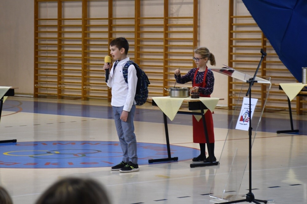 Budowa nowej siedziby Szkoły Podstawowej nr 17 idzie pełną parą! Dziś w placówce odbyła się uroczystość wmurowania Kapsuły Czasu, do której włożono m.in. listy uczniów, filmy, nagrania i zdjęcia.

fot. Jacek Knapik