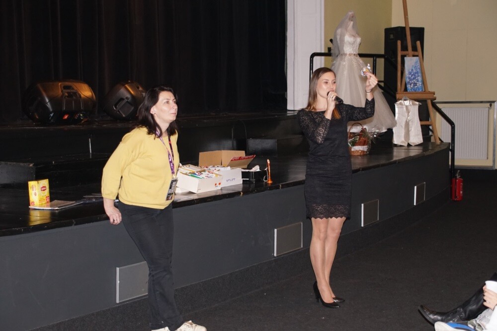 Już po raz 27. Ruda Śląska włączyła się w Wielką Orkiestrę Świątecznej Pomocy. W tym roku około 450 wolontariuszy wyszło na ulice miasta, żeby zebrać fundusze na zakup nowoczesnego sprzętu medycznego dla specjalistycznych szpitali dziecięcych. Dzisiaj w odbyły się koncerty i licytacje, a wieczorem rudzianie zjednoczyli się podczas Światełka do Nieba.