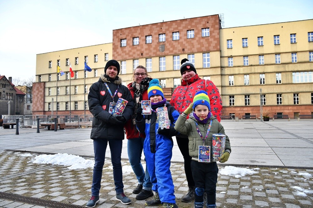 W Rudzie Śląskiej na ulice miasta wyruszyło około 450 wolontariuszy, aby zebrać fundusze, które przeznaczone zostaną na zakup sprzętu do walki z sepsą.

fot. Jacek Knapik / Sztaby WOŚP w Rudzie Śląskiej
