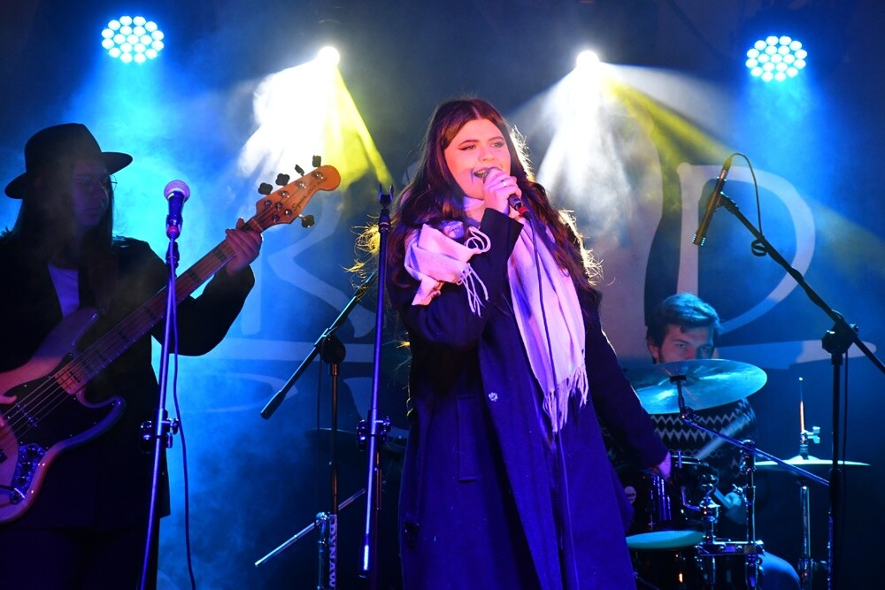 W Rudzie Śląskiej na ulice miasta wyruszyło około 450 wolontariuszy, aby zebrać fundusze, które przeznaczone zostaną na zakup sprzętu do walki z sepsą.

fot. Jacek Knapik / Sztaby WOŚP w Rudzie Śląskiej