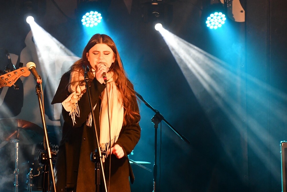 W Rudzie Śląskiej na ulice miasta wyruszyło około 450 wolontariuszy, aby zebrać fundusze, które przeznaczone zostaną na zakup sprzętu do walki z sepsą.

fot. Jacek Knapik / Sztaby WOŚP w Rudzie Śląskiej