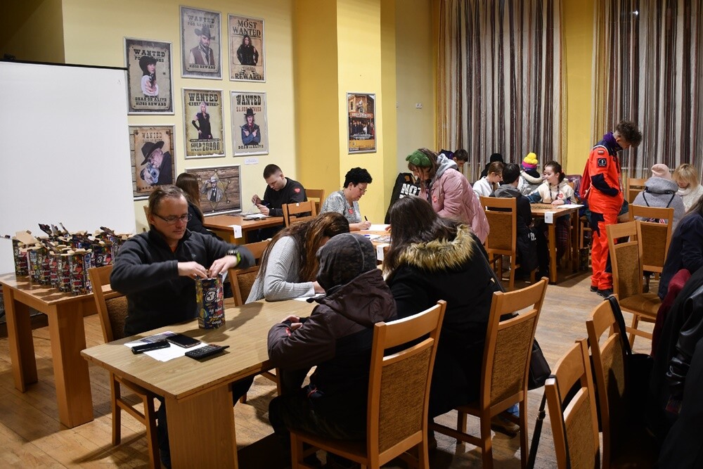 W Rudzie Śląskiej na ulice miasta wyruszyło około 450 wolontariuszy, aby zebrać fundusze, które przeznaczone zostaną na zakup sprzętu do walki z sepsą.

fot. Jacek Knapik / Sztaby WOŚP w Rudzie Śląskiej