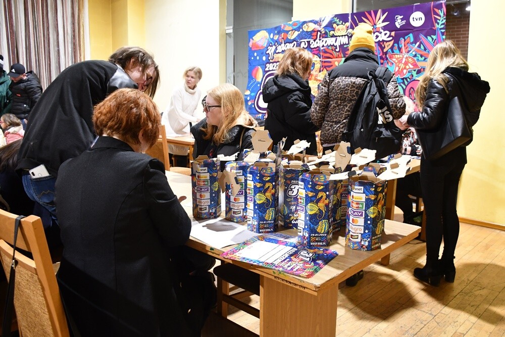 W Rudzie Śląskiej na ulice miasta wyruszyło około 450 wolontariuszy, aby zebrać fundusze, które przeznaczone zostaną na zakup sprzętu do walki z sepsą.

fot. Jacek Knapik / Sztaby WOŚP w Rudzie Śląskiej