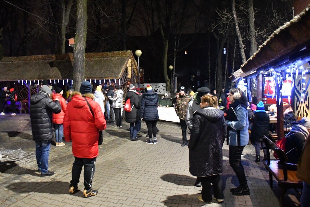 W Rudzie Śląskiej na ulice miasta wyruszyło około 450 wolontariuszy, aby zebrać fundusze, które przeznaczone zostaną na zakup sprzętu do walki z sepsą.

fot. Jacek Knapik / Sztaby WOŚP w Rudzie Śląskiej