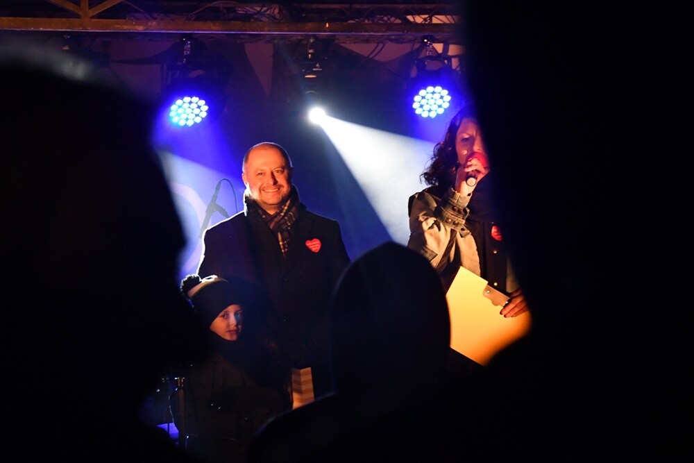 W Rudzie Śląskiej na ulice miasta wyruszyło około 450 wolontariuszy, aby zebrać fundusze, które przeznaczone zostaną na zakup sprzętu do walki z sepsą.

fot. Jacek Knapik / Sztaby WOŚP w Rudzie Śląskiej