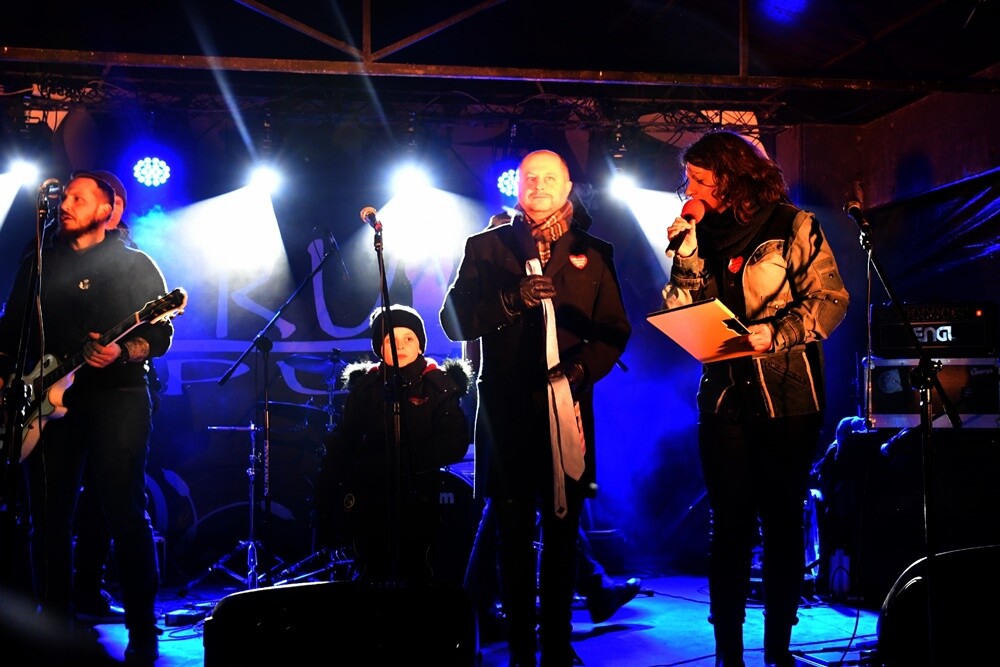 W Rudzie Śląskiej na ulice miasta wyruszyło około 450 wolontariuszy, aby zebrać fundusze, które przeznaczone zostaną na zakup sprzętu do walki z sepsą.

fot. Jacek Knapik / Sztaby WOŚP w Rudzie Śląskiej