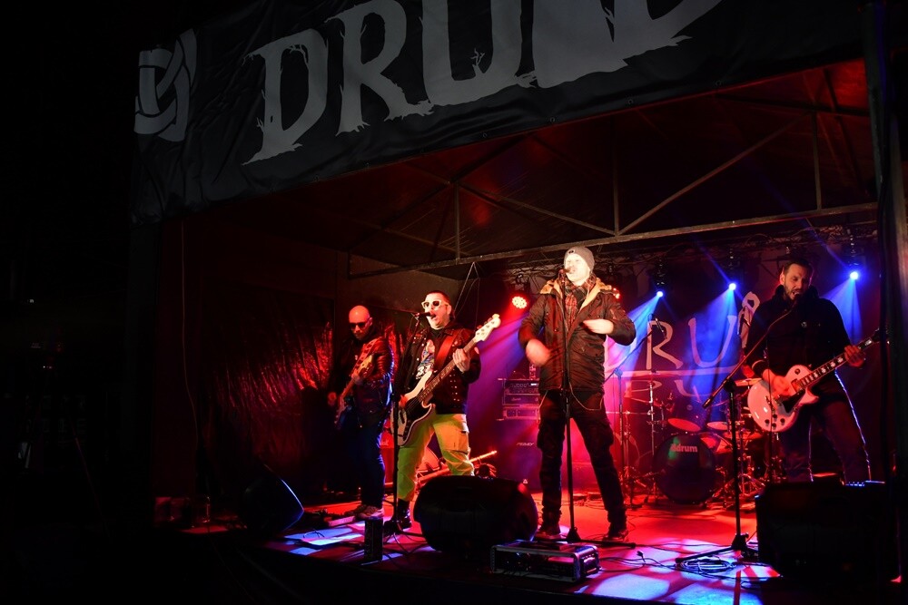 W Rudzie Śląskiej na ulice miasta wyruszyło około 450 wolontariuszy, aby zebrać fundusze, które przeznaczone zostaną na zakup sprzętu do walki z sepsą.

fot. Jacek Knapik / Sztaby WOŚP w Rudzie Śląskiej