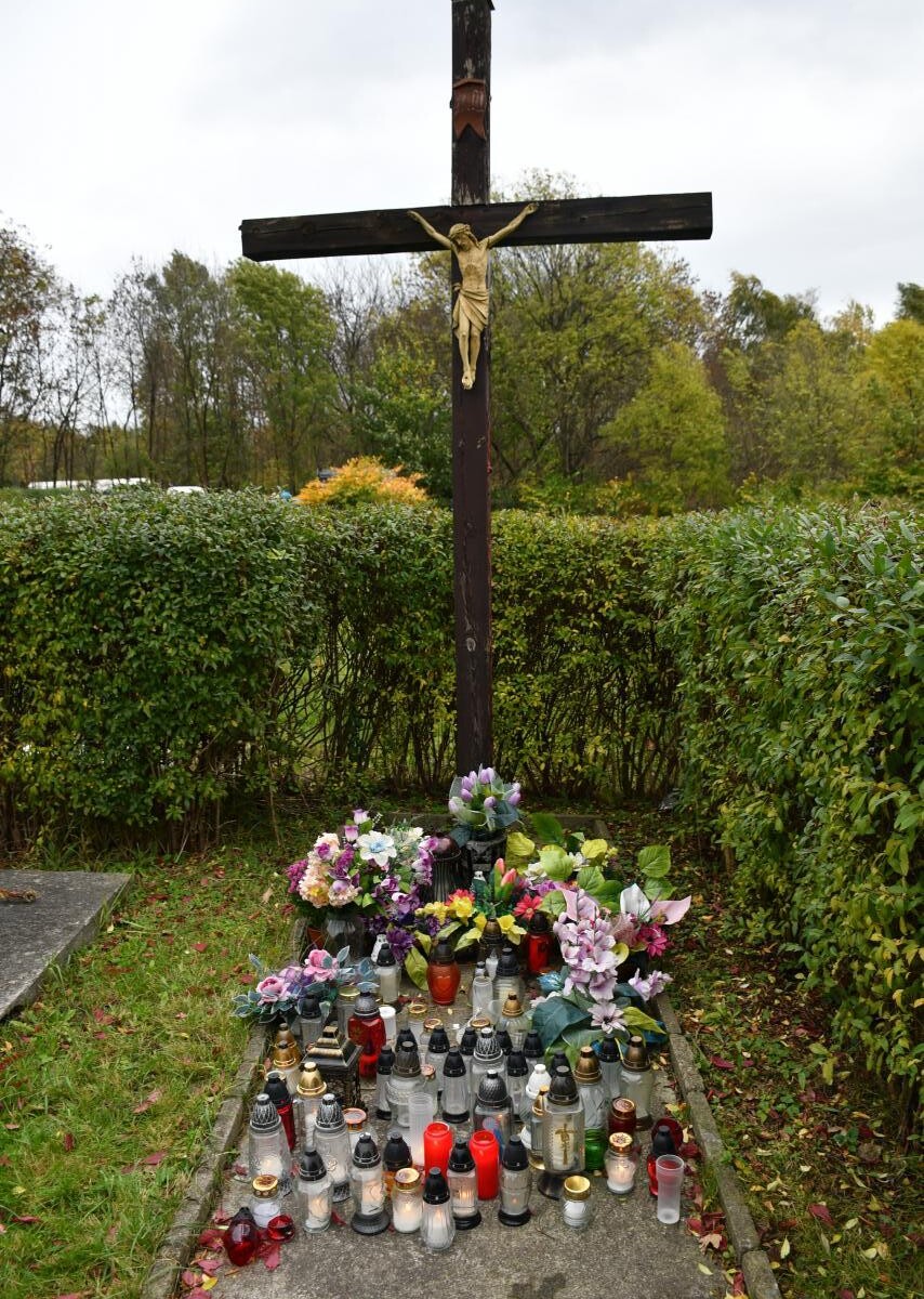 Ruda Śląska: Dzisiaj obchodzimy uroczystość Wszystkich Świętych. 1 listopada tłumnie odwiedzamy groby swoich bliskich / fot. Jacek Knapik