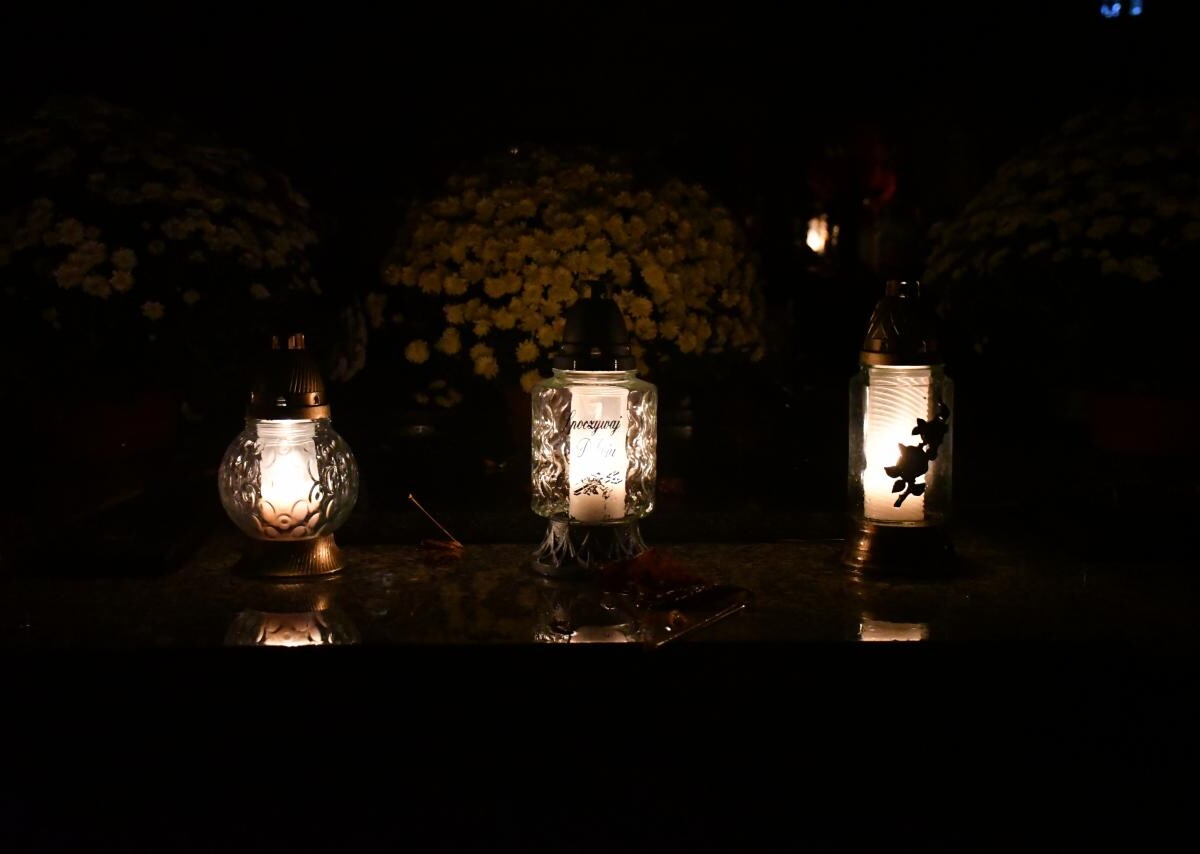 Ruda Śląska: Dzisiaj obchodzimy uroczystość Wszystkich Świętych. 1 listopada tłumnie odwiedzamy groby swoich bliskich / fot. Jacek Knapik