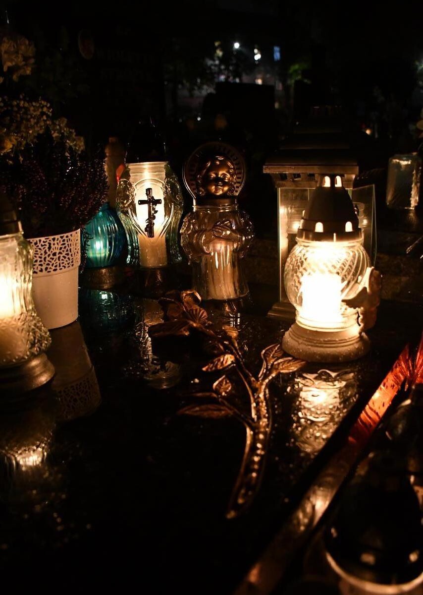 Ruda Śląska: Dzisiaj obchodzimy uroczystość Wszystkich Świętych. 1 listopada tłumnie odwiedzamy groby swoich bliskich / fot. Jacek Knapik