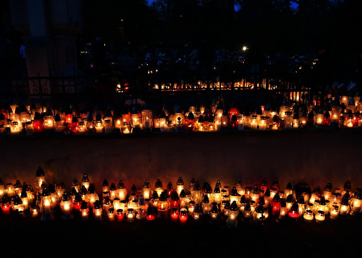 Ruda Śląska: Dzisiaj obchodzimy uroczystość Wszystkich Świętych. 1 listopada tłumnie odwiedzamy groby swoich bliskich / fot. Jacek Knapik