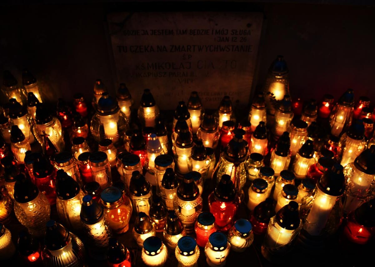 Ruda Śląska: Dzisiaj obchodzimy uroczystość Wszystkich Świętych. 1 listopada tłumnie odwiedzamy groby swoich bliskich / fot. Jacek Knapik