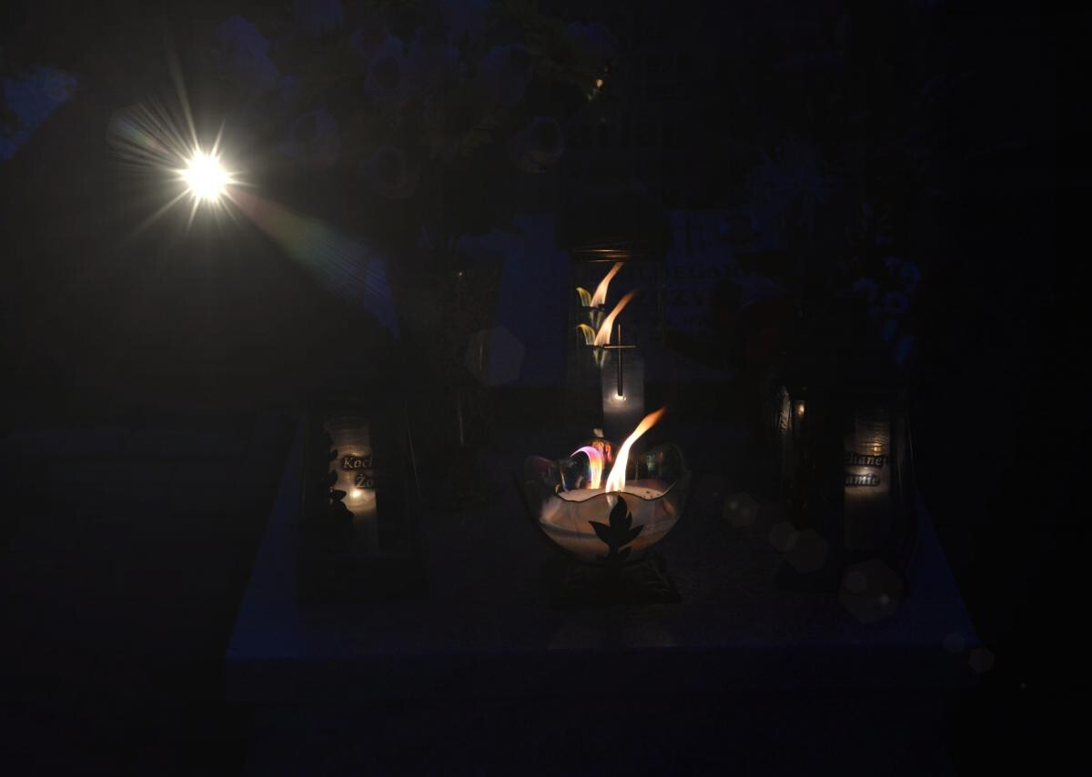 Ruda Śląska: Dzisiaj obchodzimy uroczystość Wszystkich Świętych. 1 listopada tłumnie odwiedzamy groby swoich bliskich / fot. Jacek Knapik