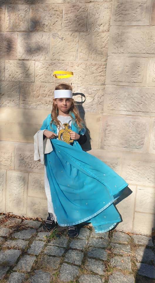 Najmłodsi mieszkańcy Kochłowic wyjątkowo uczcili uroczystość Wszystkich Świętych. Dzieci przebrały się za swoich ulubionych świętych i błogosławionych!

fot. FB Parafii Trójcy Przenajświętszej