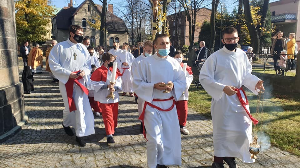 Najmłodsi mieszkańcy Kochłowic wyjątkowo uczcili uroczystość Wszystkich Świętych. Dzieci przebrały się za swoich ulubionych świętych i błogosławionych!

fot. FB Parafii Trójcy Przenajświętszej
