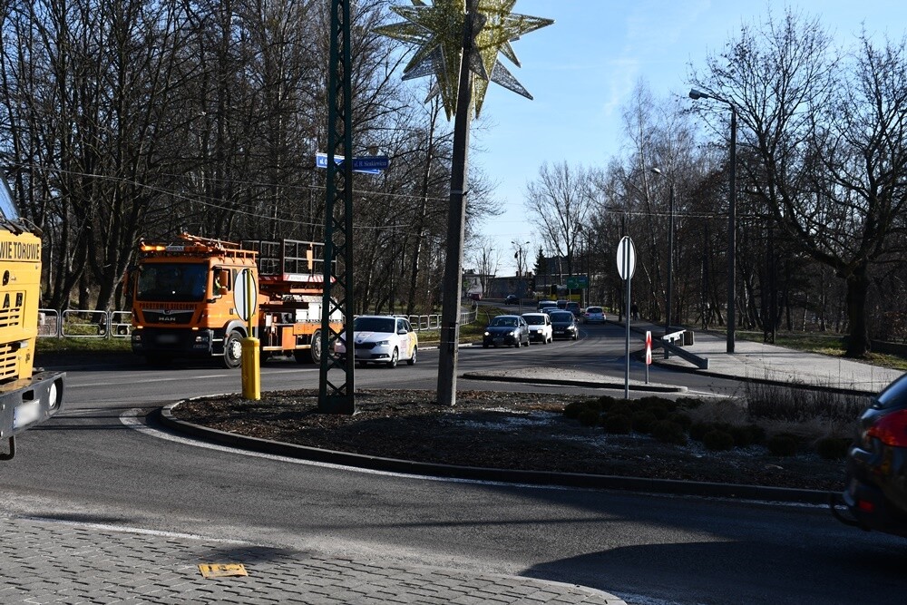 W Rudzie Śląskiej, na ulicy Odrodzenia w Wirku, doszło dziś około południa do wykolejenia tramwaju linii nr 9.
