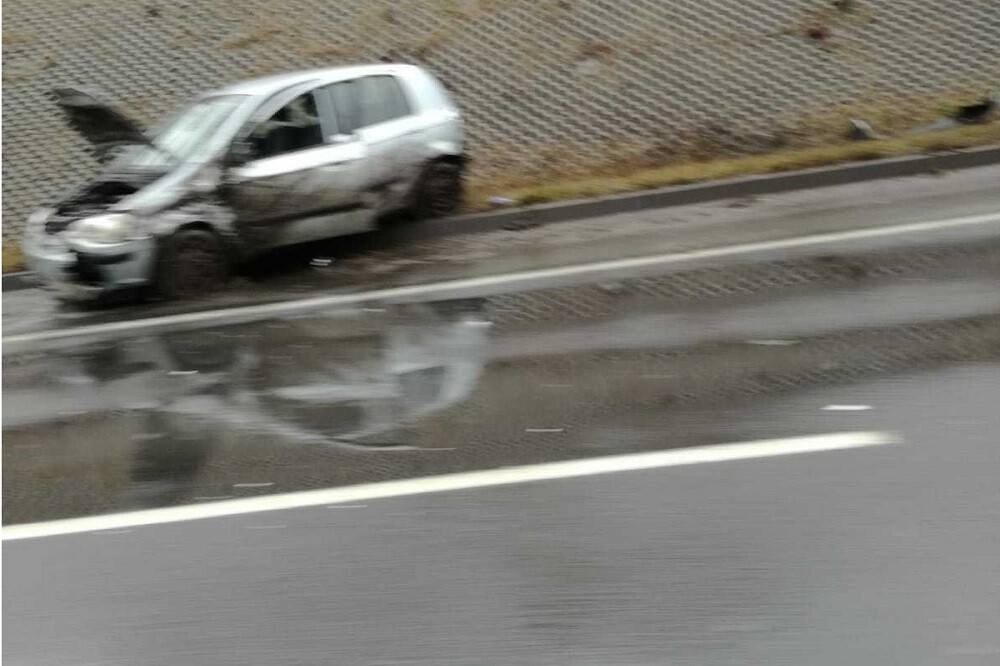 Kolizja 2 samochodów na "zakręcie mistrzów" w Rudzie Śląskiej