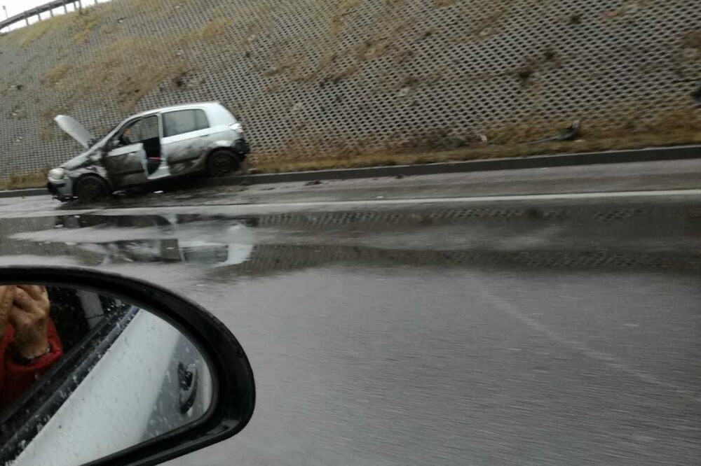 Kolizja 2 samochodów na "zakręcie mistrzów" w Rudzie Śląskiej