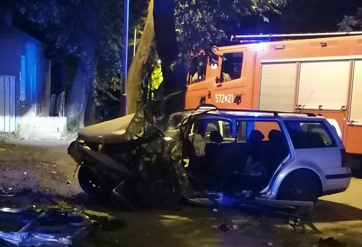 W poniedziałek, 19 sierpnia, 42-letni rudzianin kierujący autem bez uprawnień wjechał w budynek. Z urazami wielonarządowymi został przewieziony do szpitala.