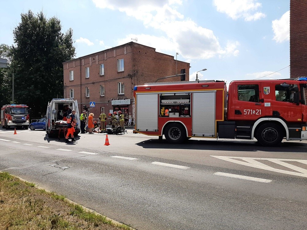 W czwartek, 29 lipca, na skrzyżowaniu ulic 1 maja, Jankowskiego i Katowickiej doszło do groźnie wyglądającego wypadku. Motocyklista został przetransportowany do szpitala.