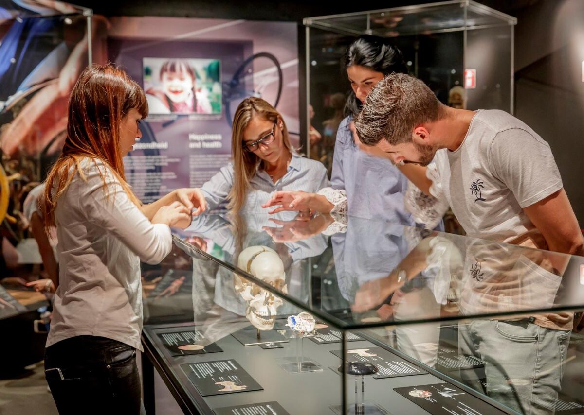 BODY WORLDS - najliczniej odwiedzana wystawa świata po 6 latach powraca do Katowic! Nową odsłonę tej niezwykłej wystawy autorstwa dr. Gunthera von Hagensa będzie można oglądać tylko przez 3 miesiące, od 1 września do 3 grudnia 2023 r., w Galerii SZYB WILSON (ul. Oswobodzenia 1).