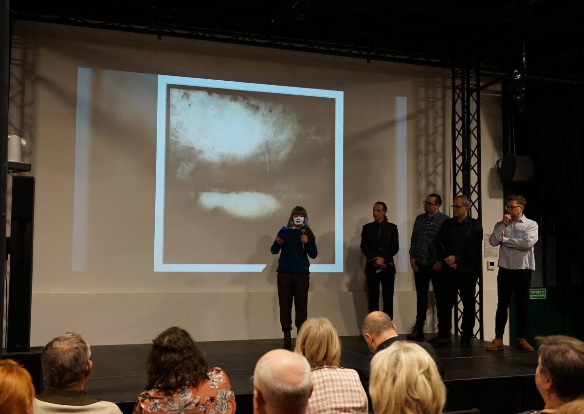 W Stacji Biblioteka w Rudzie Śląskiej odbyło się otwarcie wystawy „Czarne Światło”. Wystawa potrwa do 14 lutego / fot. Bartłomiej Cyrus