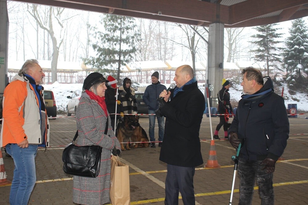 Już po raz czwarty w Rudzie Śląskiej obyła się charytatywna Wystawa Mikołajkowa Owczarków Niemieckich.

fot. UM Ruda Śląska