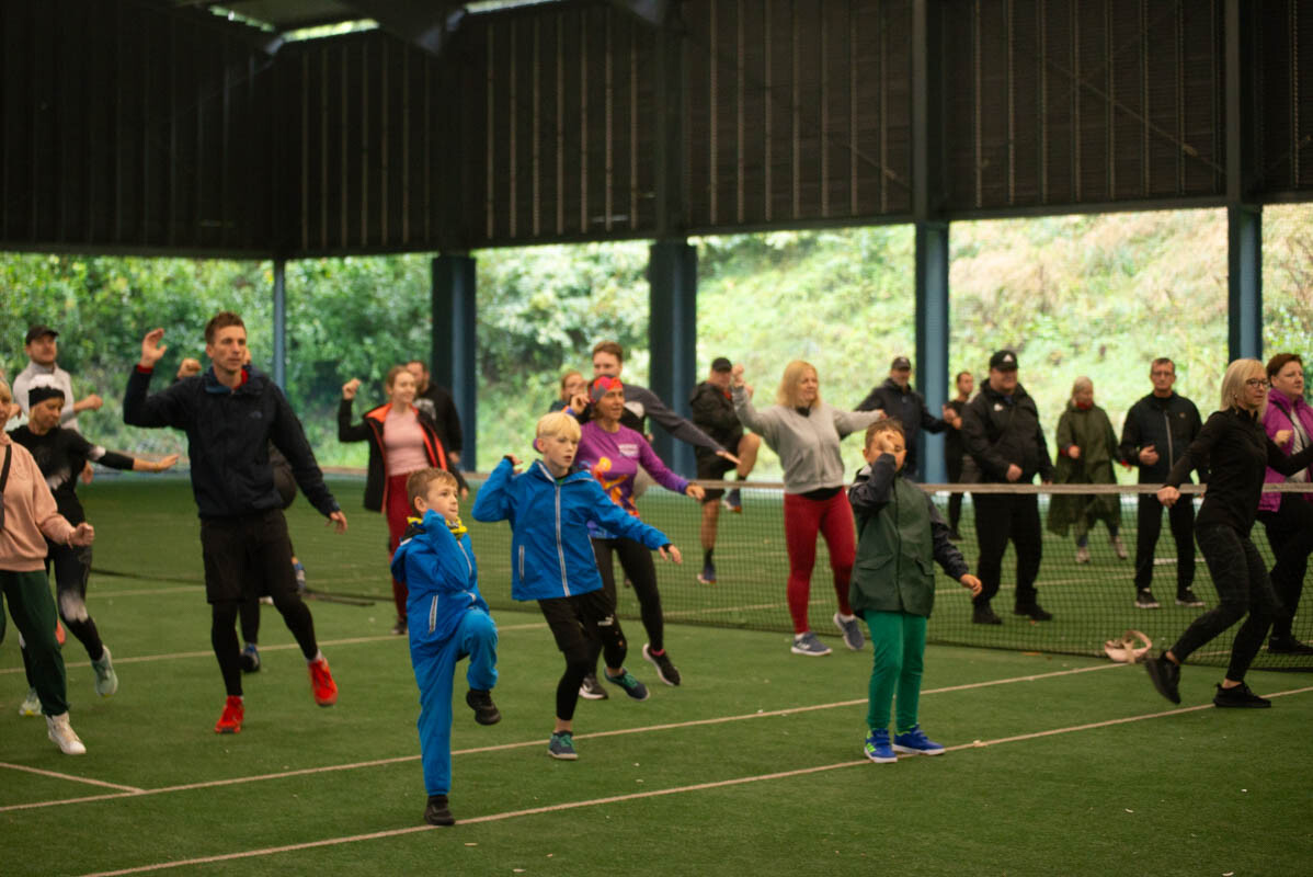 Dzielni uczestnicy zgromadzili się na Burloch Arenie, by wspólnie uczcić Śląskie Obchody Dnia Zdrowia Psychicznego / fot. Natalia Salwiczek