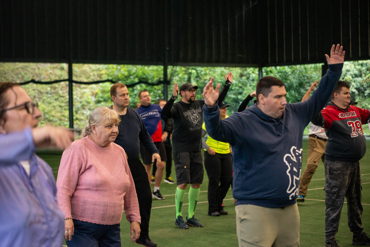 Dzielni uczestnicy zgromadzili się na Burloch Arenie, by wspólnie uczcić Śląskie Obchody Dnia Zdrowia Psychicznego / fot. Natalia Salwiczek